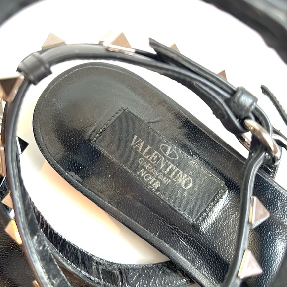 Valentino Garavani Noir Black Rockstud Thong Gladiator Sandals - Picture 11 of 12